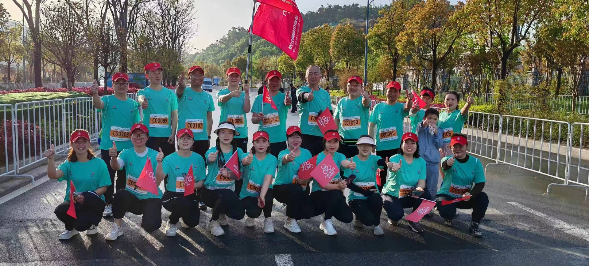 奔跑吧，只為遇見(jiàn)更好的自己 ——精密科技股份組織參加東風(fēng)商用車(chē)·2024十堰馬拉松賽事